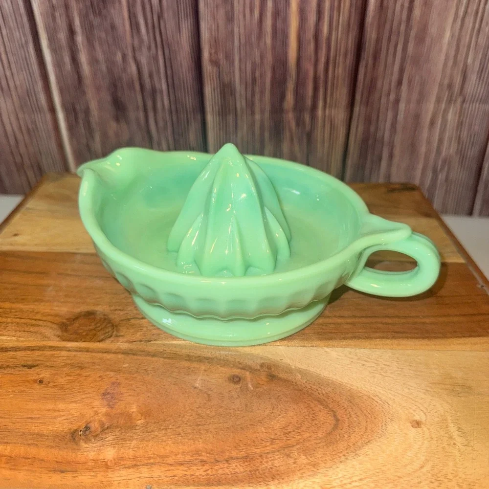 Jadeite Glass Citrus Juicer Reamer Green Vintage Mid-Century Kitchenware 6in